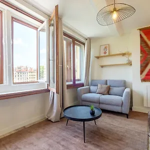 Honore Saint Paul Apartment