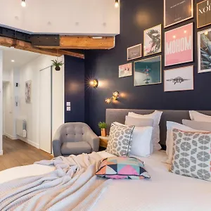 Mohom - Berges Du Rhone Apartment
